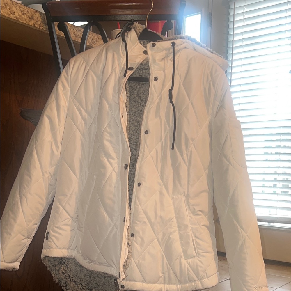 Free Country Women’s white puffer jacket